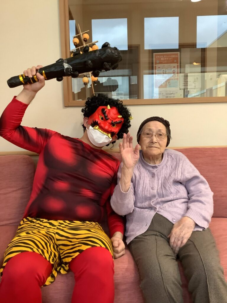 利用者様と鬼のツーショット