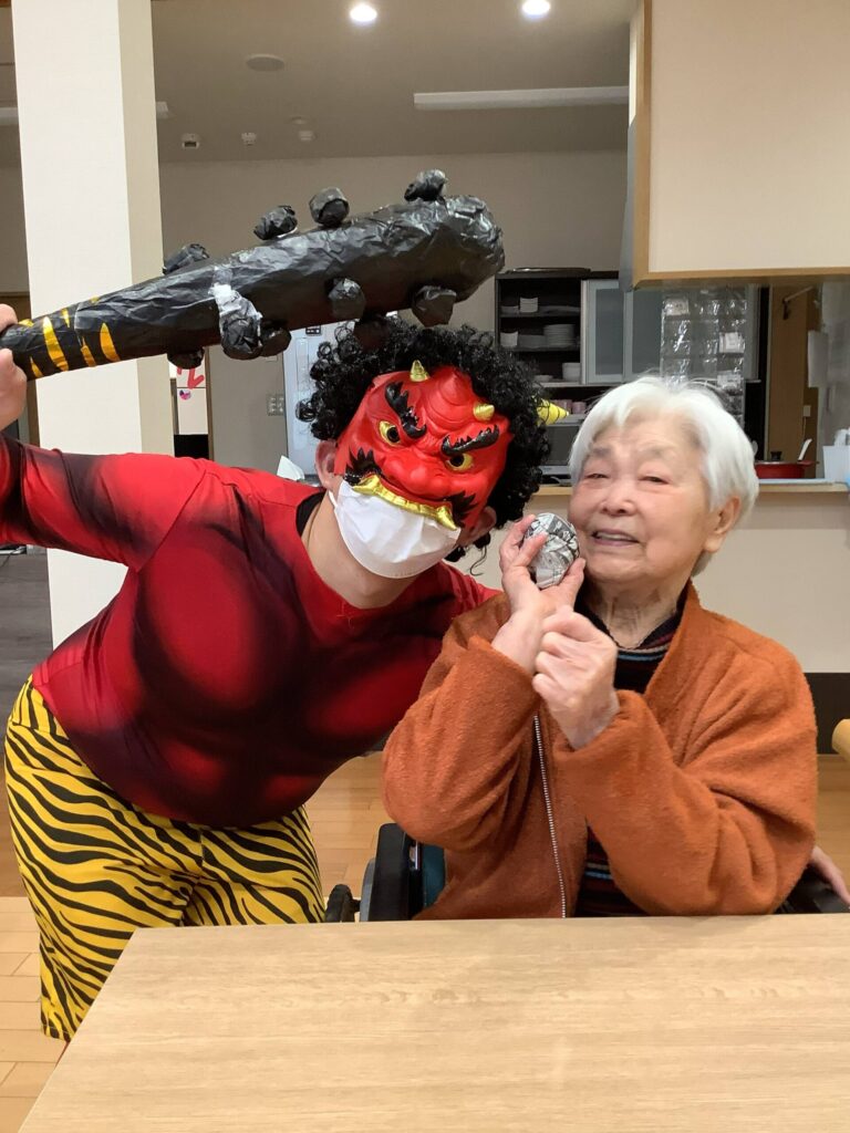 利用者様と鬼のツーショット