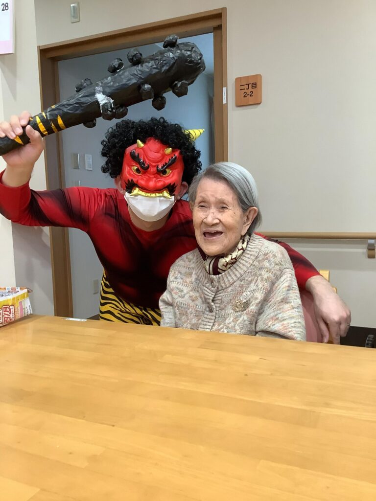 利用者様と鬼のツーショット