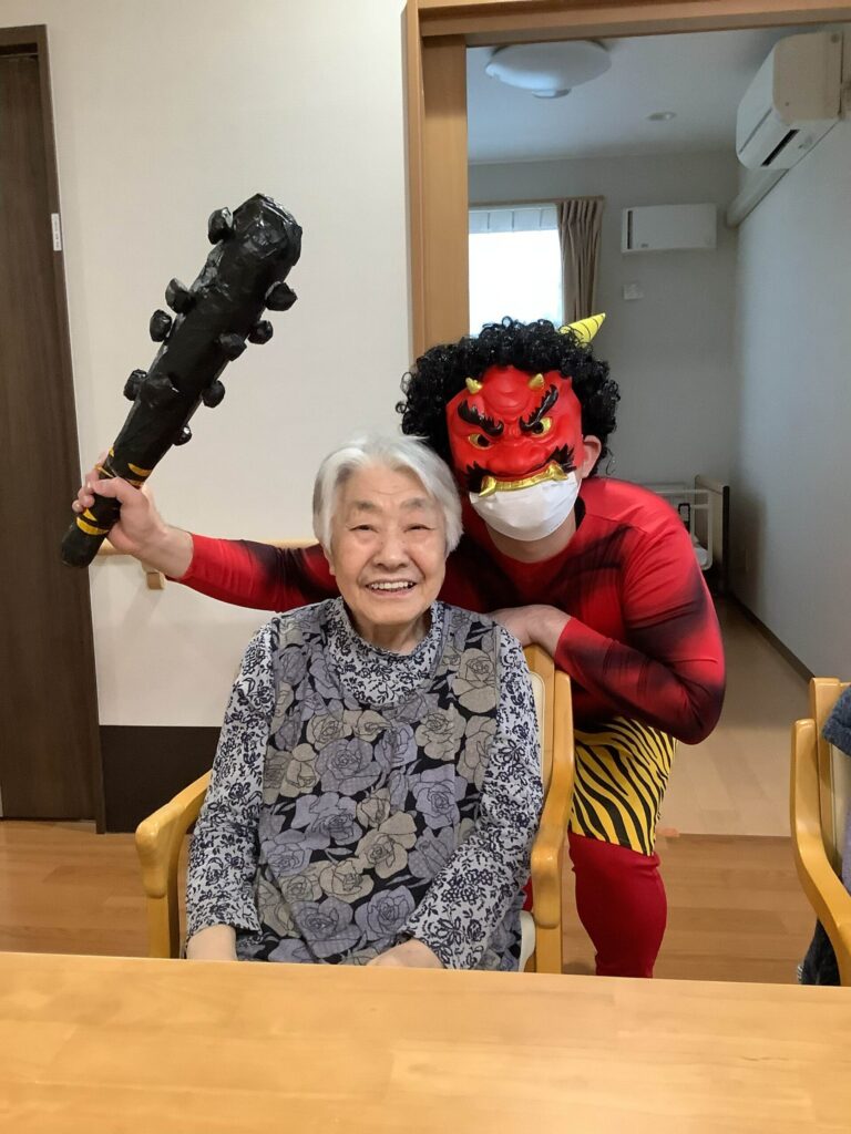 利用者様と鬼のツーショット