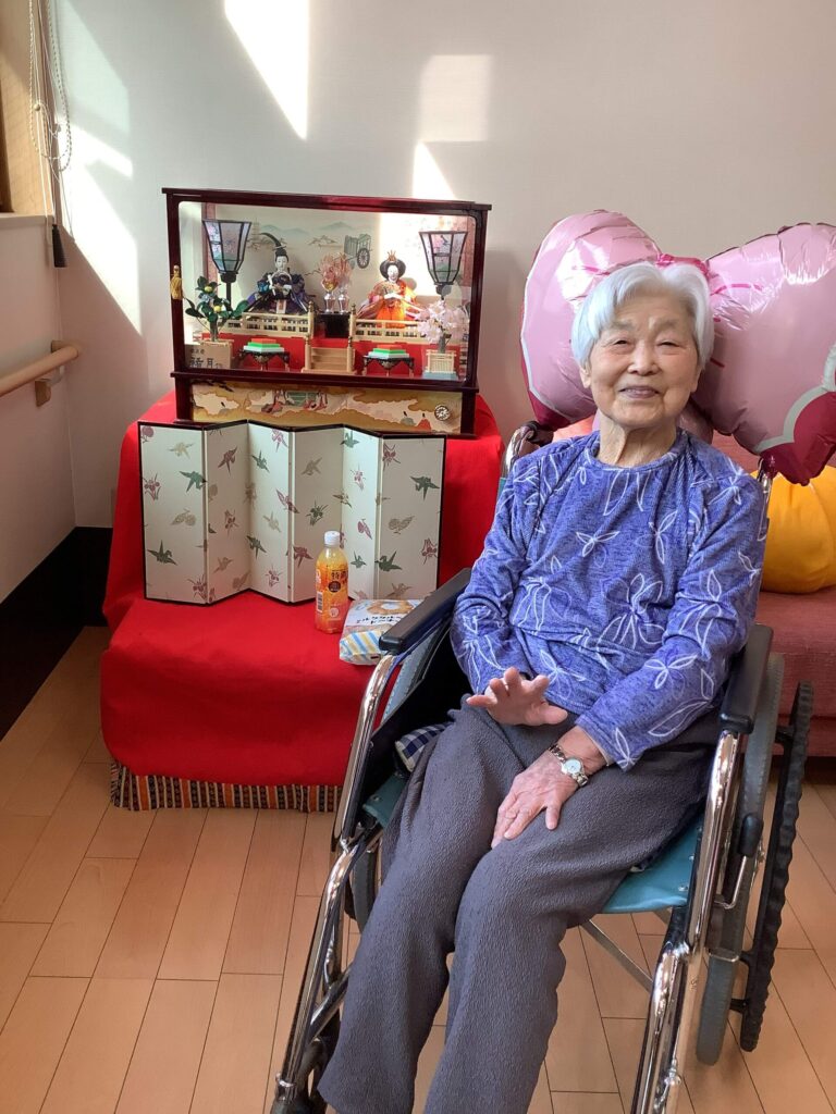 雛人形と記念撮影