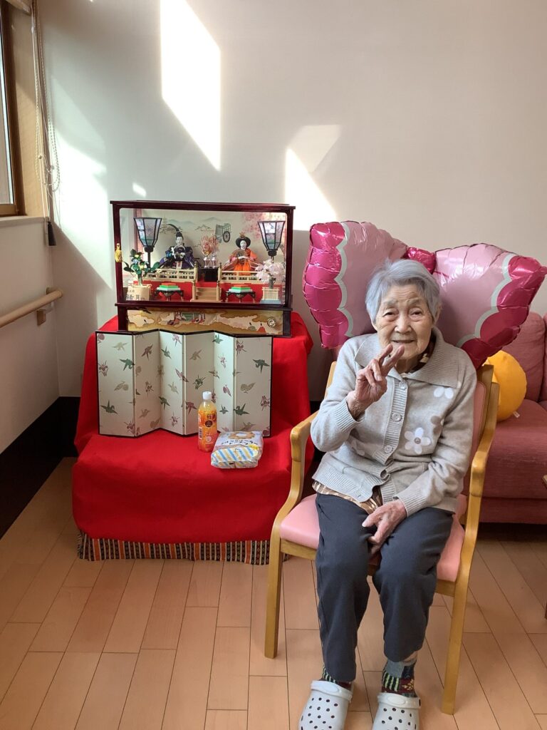 雛人形と記念撮影