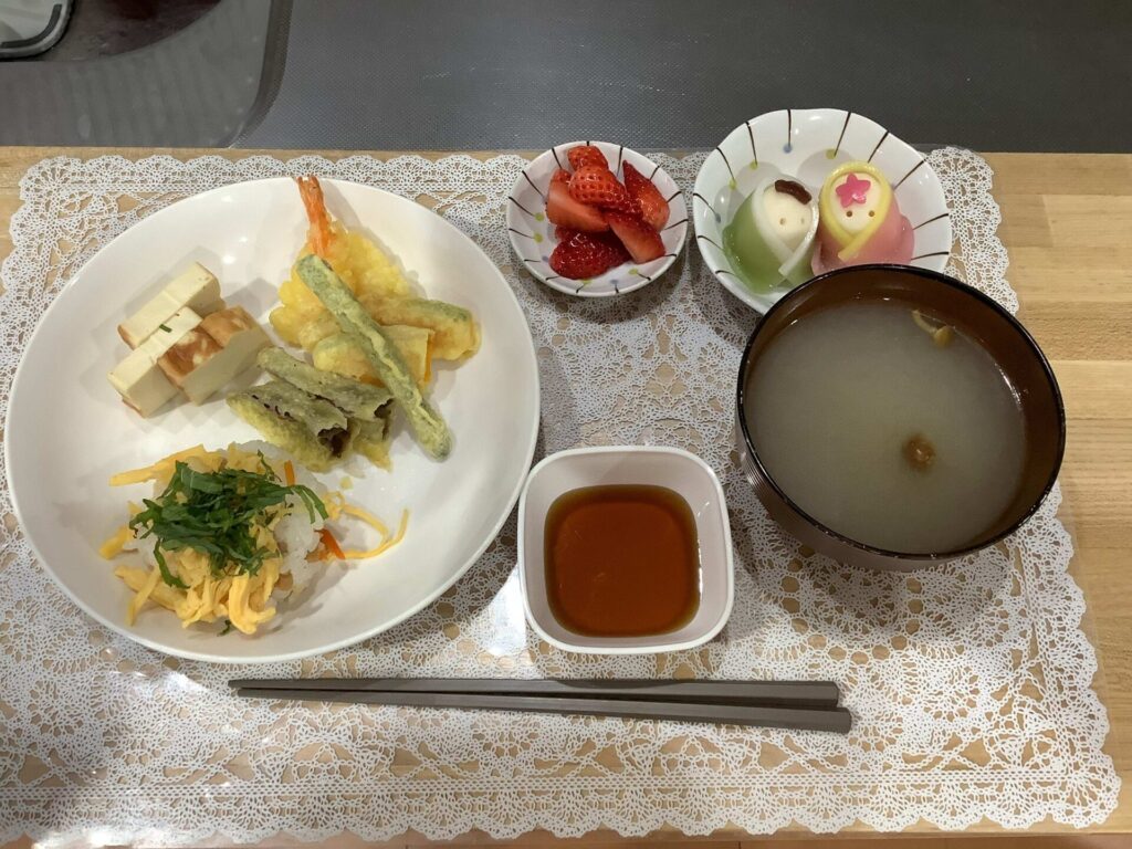 雛祭りし特別メニューの写真