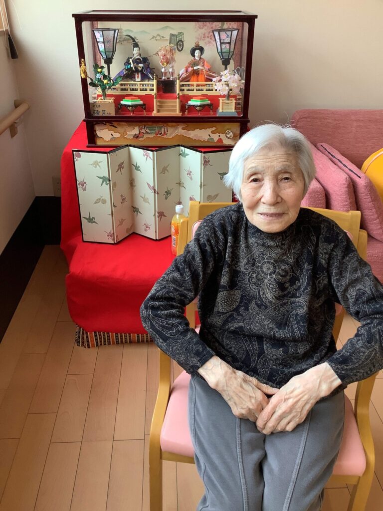 雛人形と記念撮影